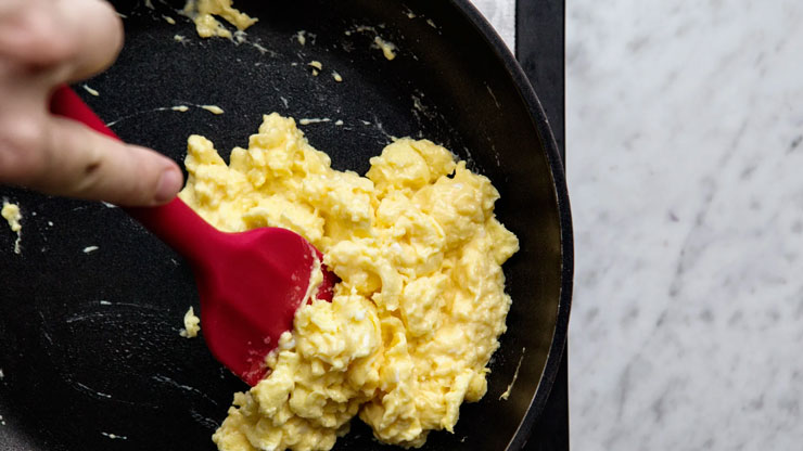 Scrambled Eggs With Hummus