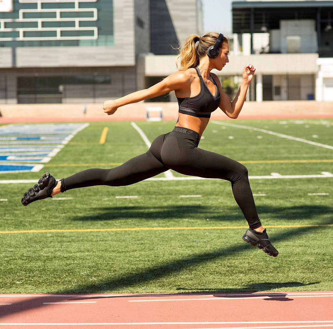 Follow Karina Elle For Fitness Inspo 3