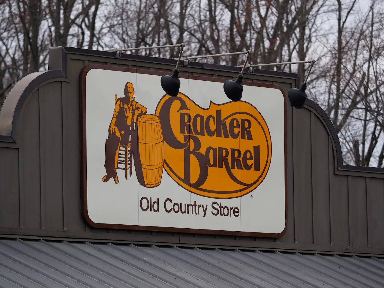 Cracker Barrel's New Dining Rule: What It Means for Employee Health and Healthy Eating Options