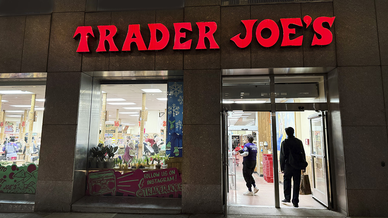 1774448613692_trader joes grocery store