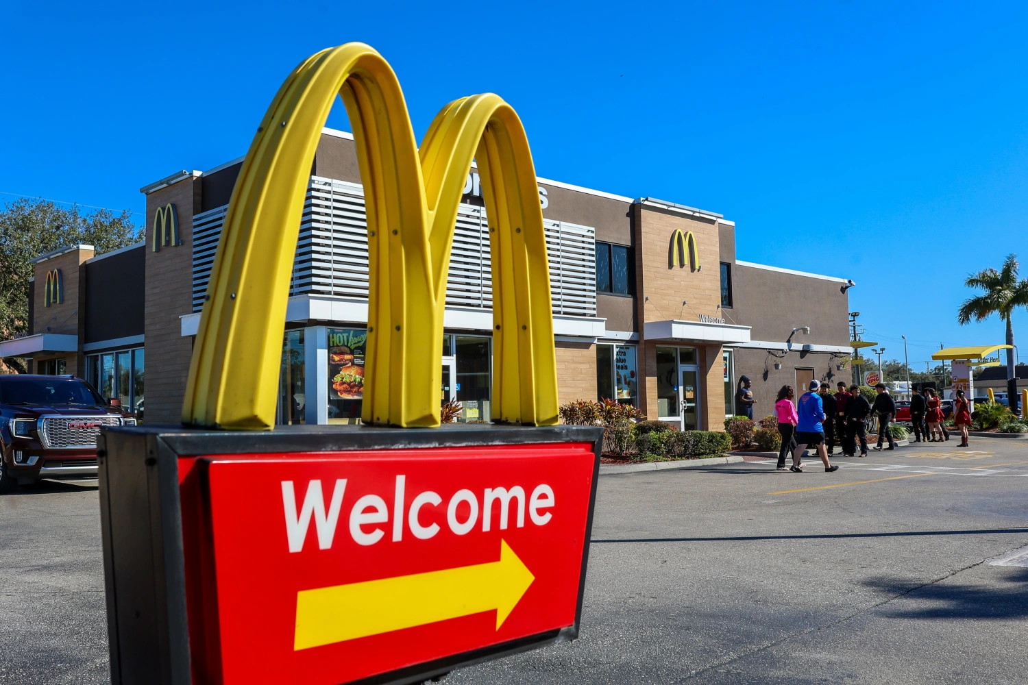 1775485228813_mcdonalds easter hours 2026 swl 260324 d15162